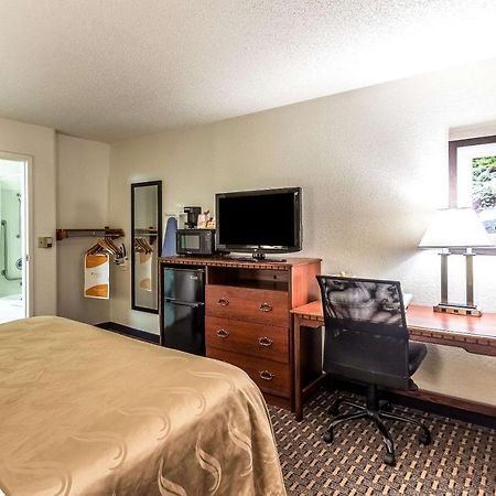 Quality Inn Milwaukee- ブルックフィールド エクステリア 写真