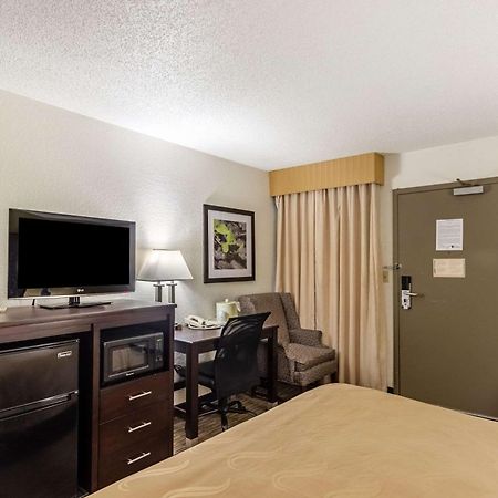 Quality Inn Milwaukee- ブルックフィールド エクステリア 写真