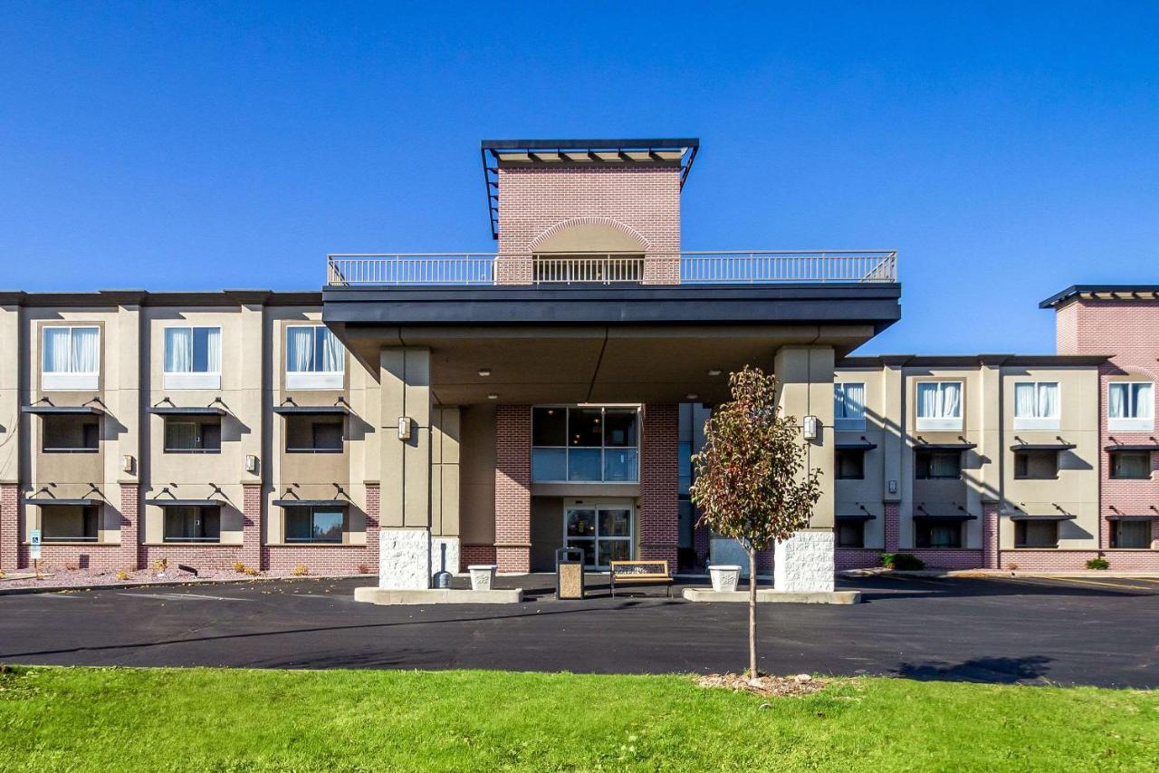 Quality Inn Milwaukee- ブルックフィールド エクステリア 写真