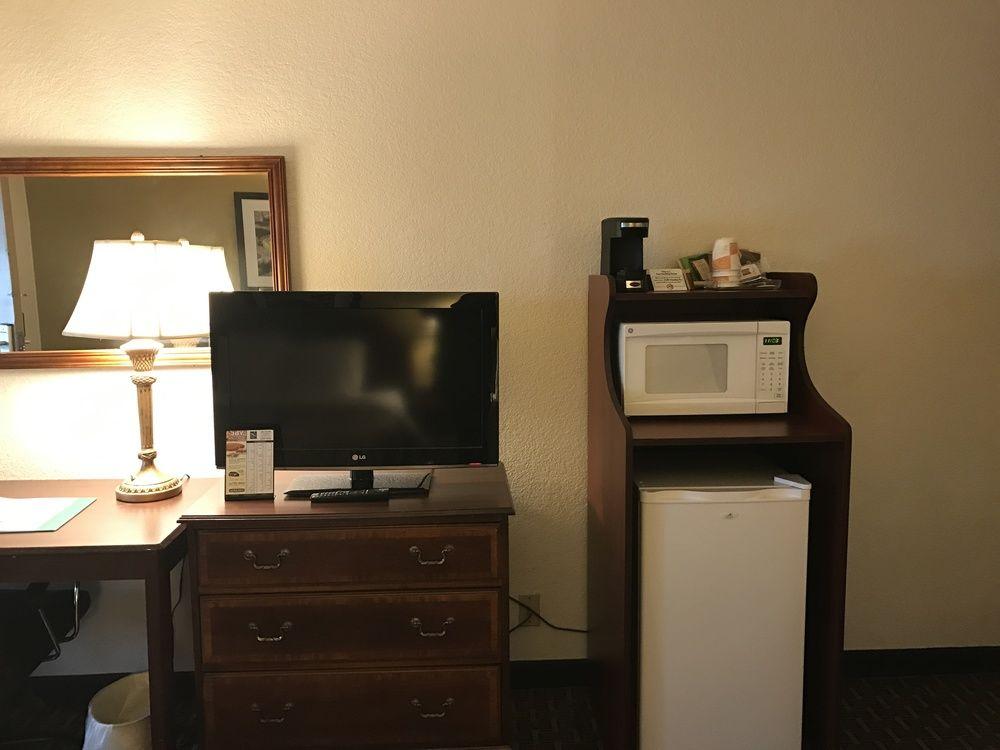Quality Inn Milwaukee- ブルックフィールド エクステリア 写真