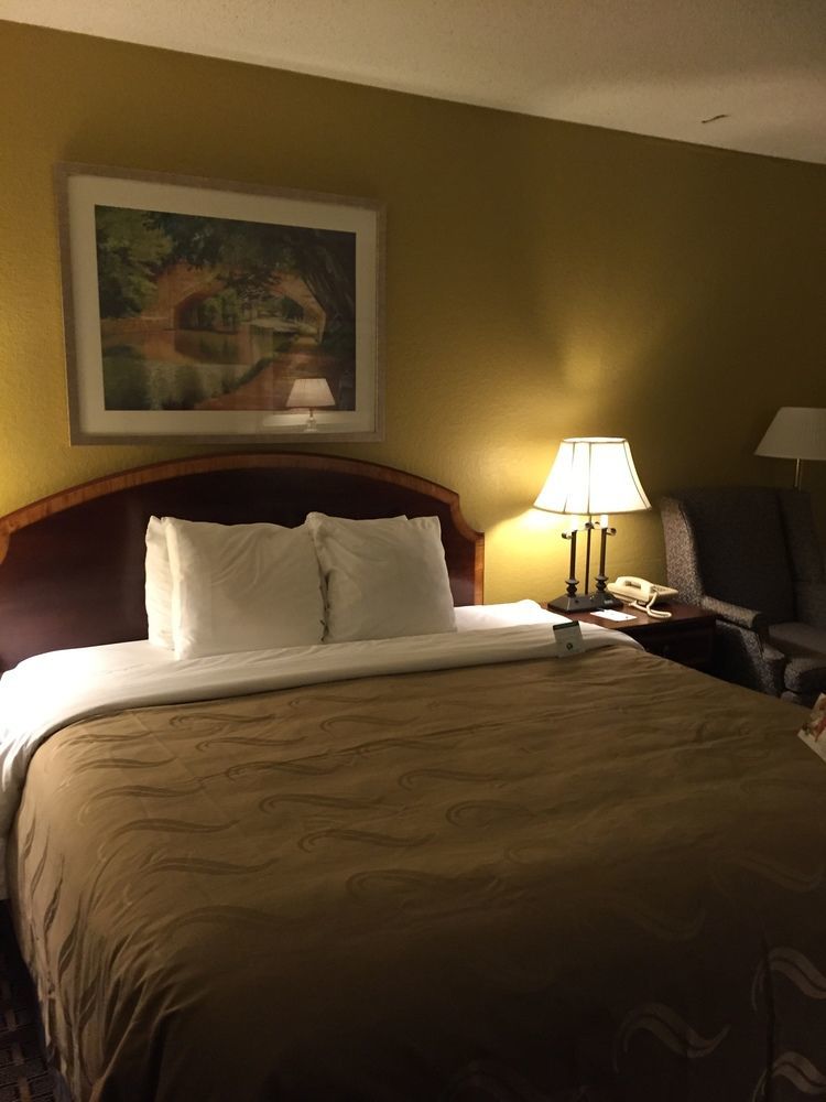 Quality Inn Milwaukee- ブルックフィールド エクステリア 写真