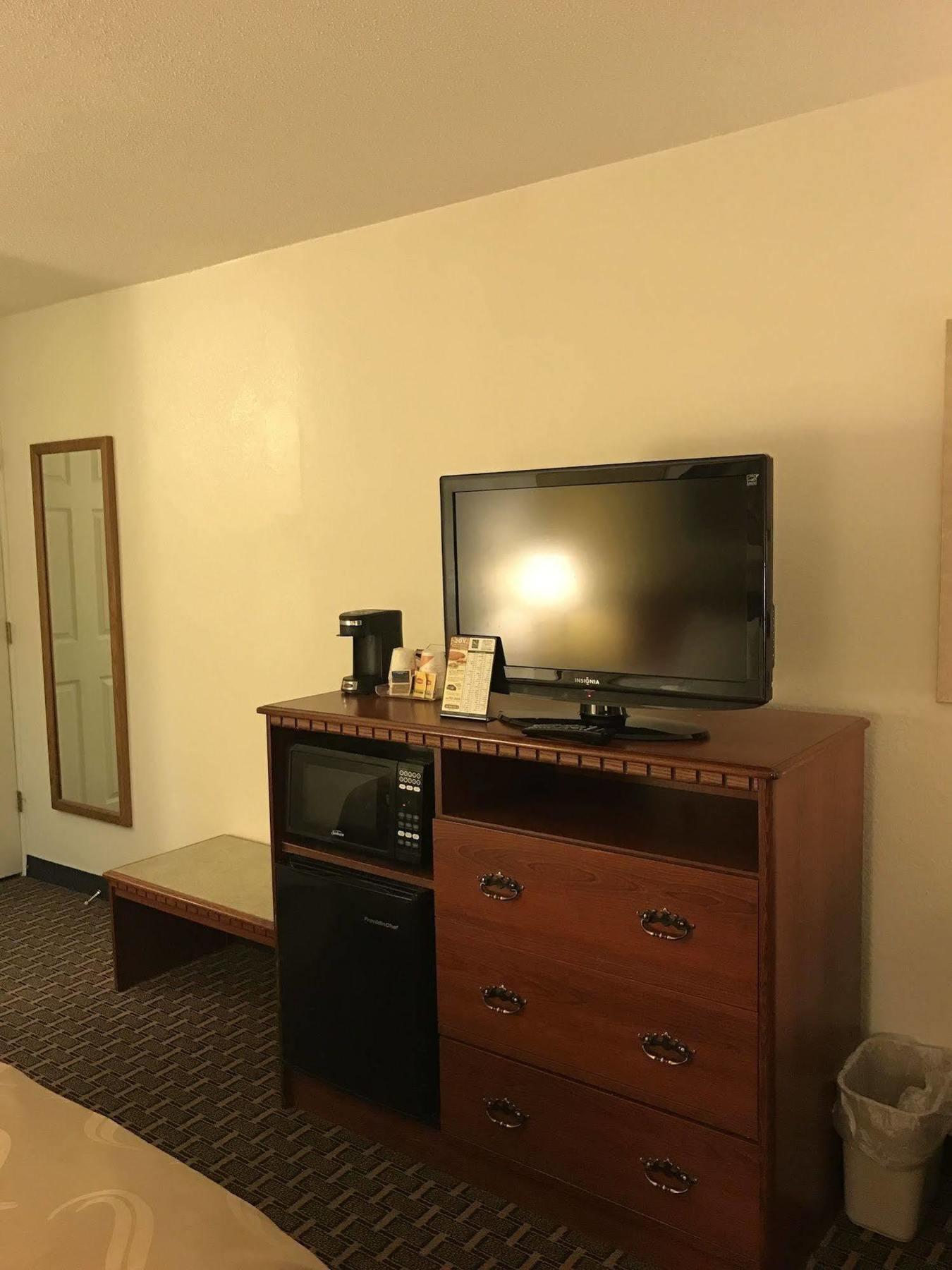 Quality Inn Milwaukee- ブルックフィールド エクステリア 写真