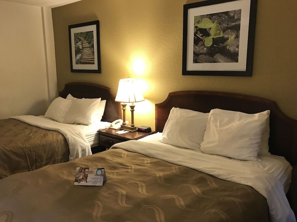 Quality Inn Milwaukee- ブルックフィールド エクステリア 写真