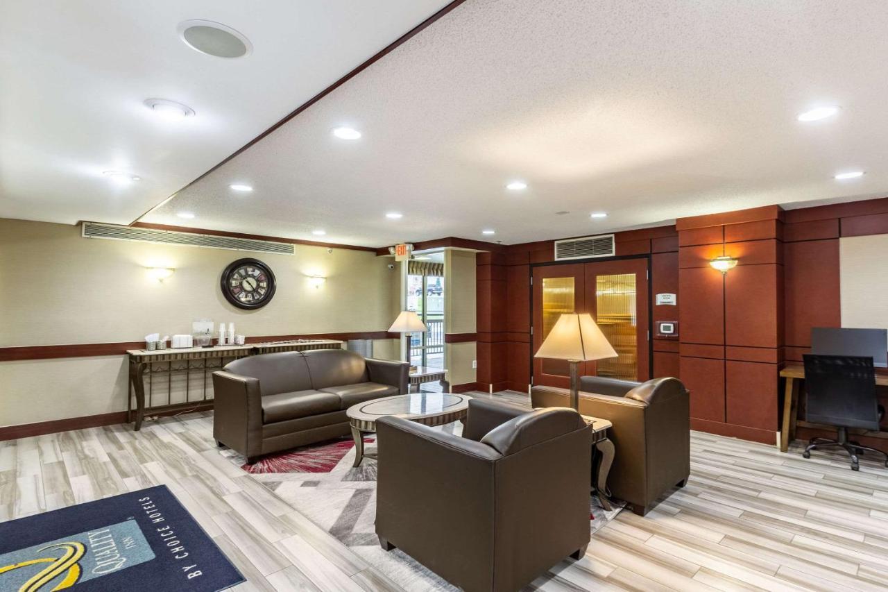 Quality Inn Milwaukee- ブルックフィールド エクステリア 写真
