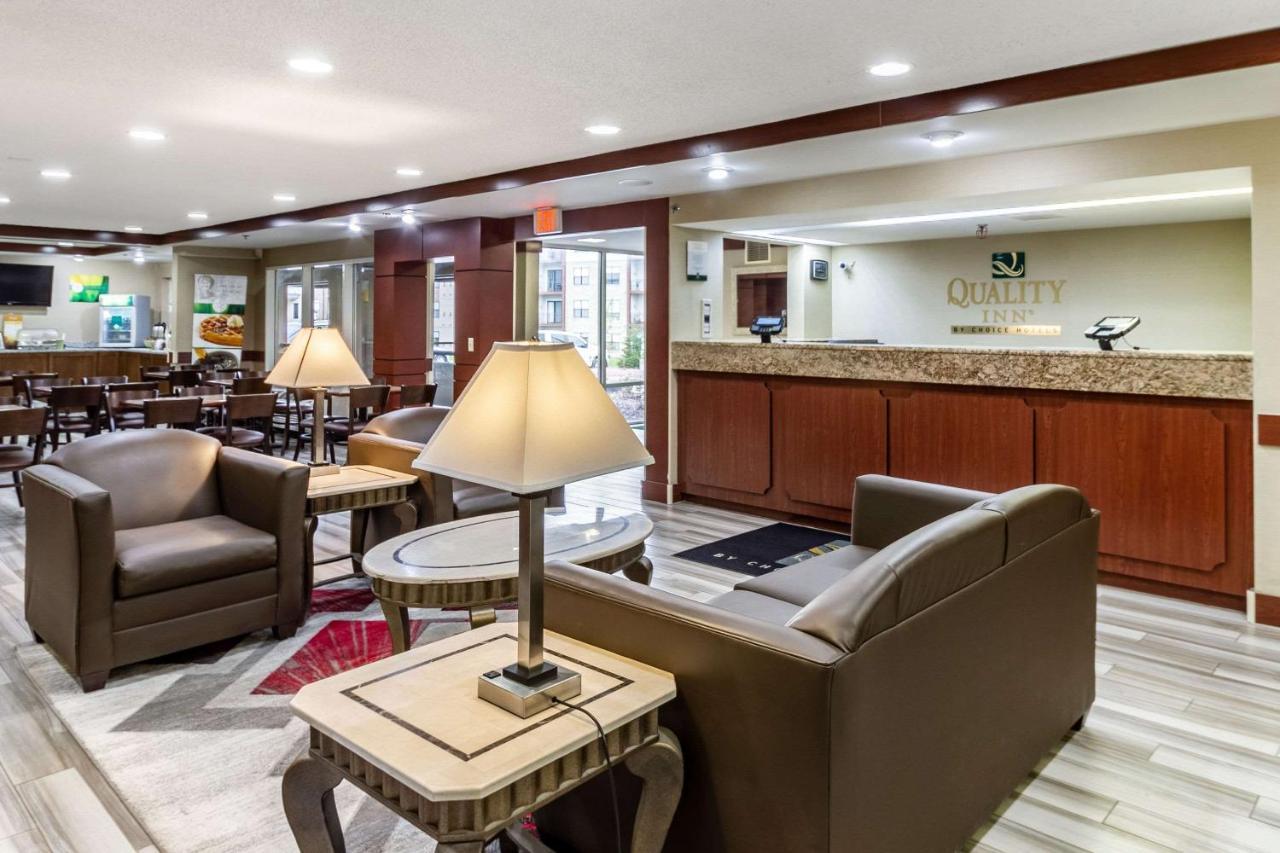 Quality Inn Milwaukee- ブルックフィールド エクステリア 写真