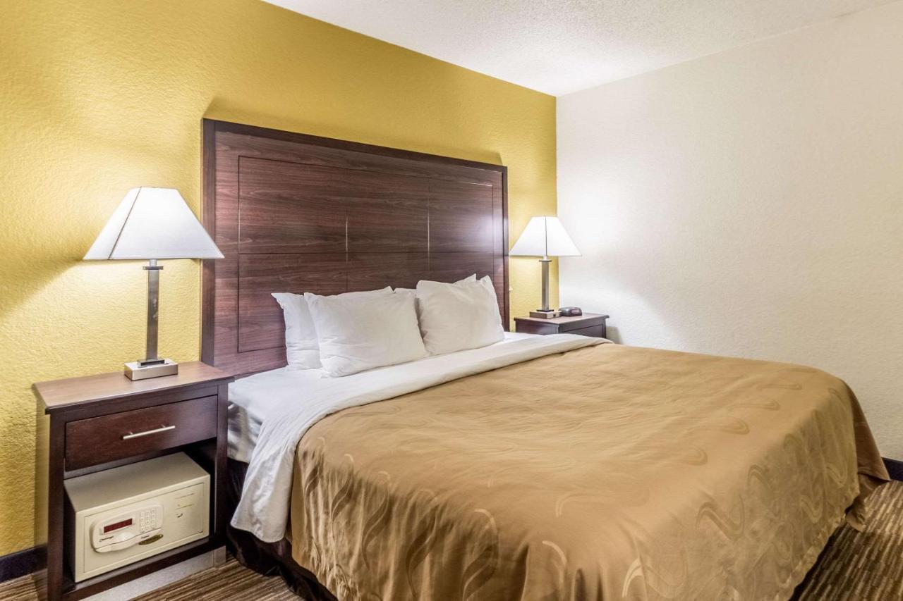 Quality Inn Milwaukee- ブルックフィールド エクステリア 写真