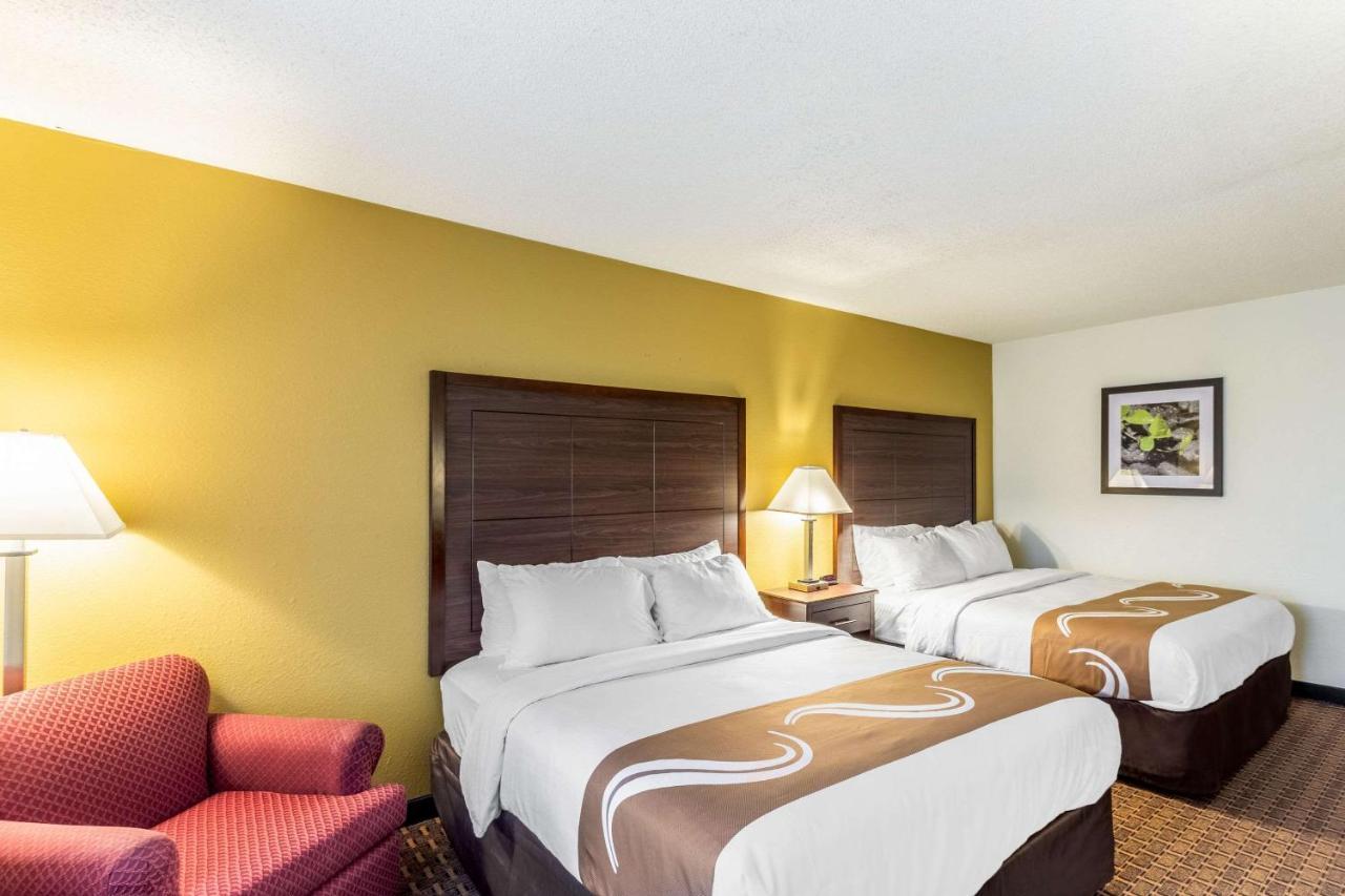 Quality Inn Milwaukee- ブルックフィールド エクステリア 写真