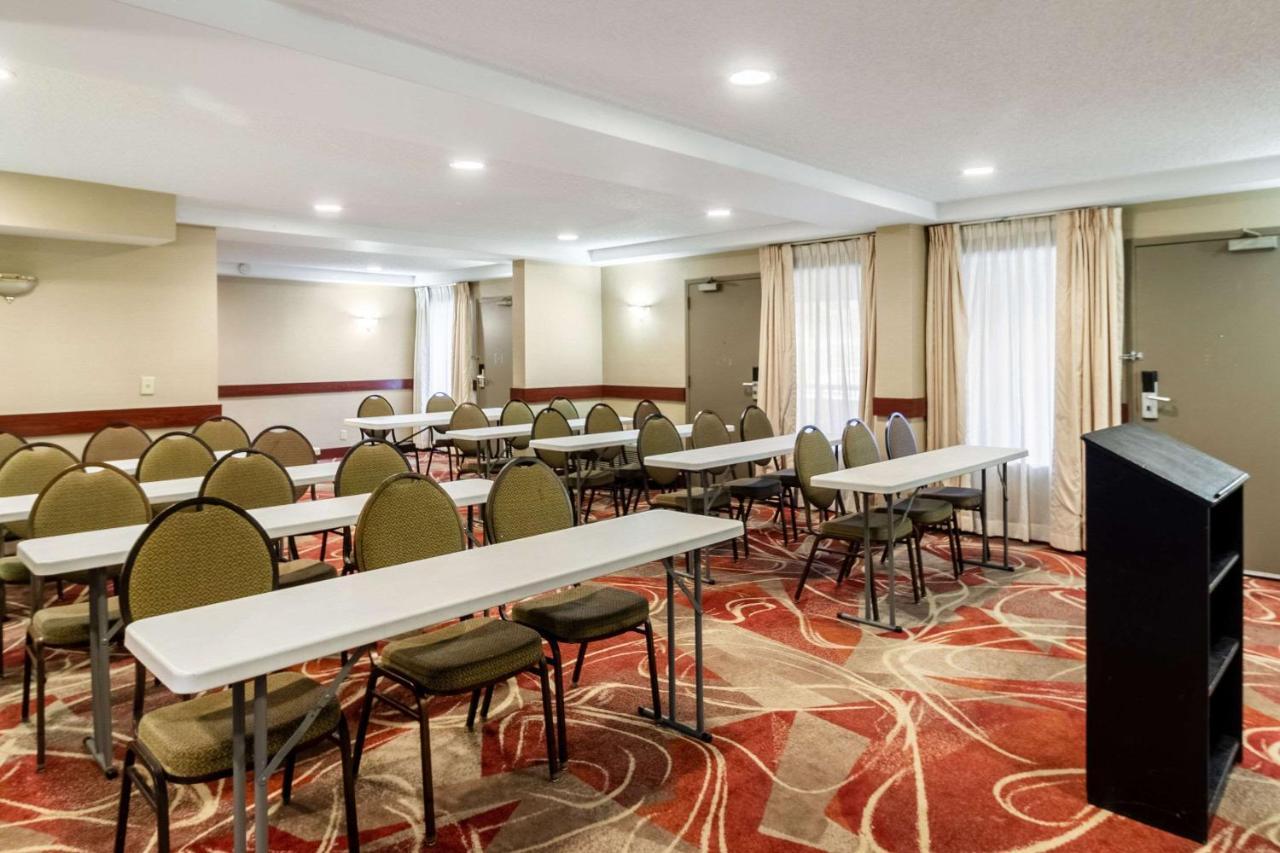 Quality Inn Milwaukee- ブルックフィールド エクステリア 写真